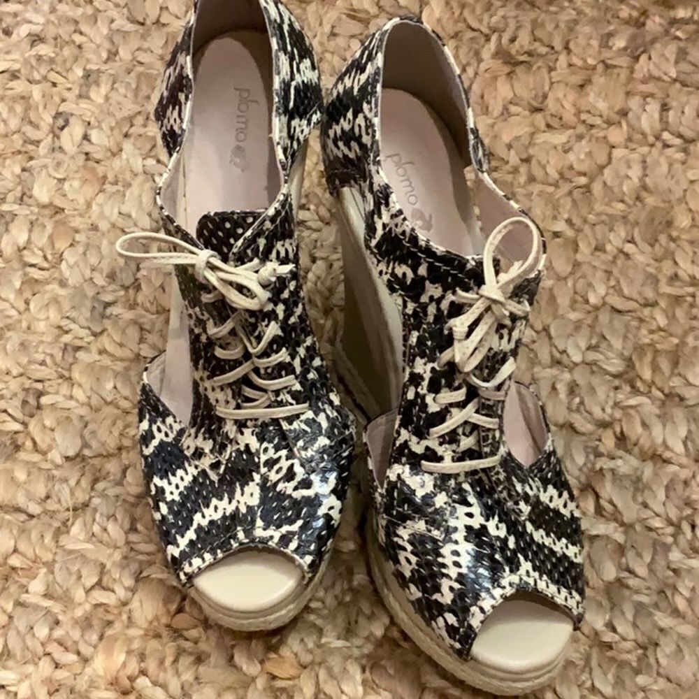 Plomo Esther Wedge Snakeskin T-Strap Sandal 9/39 - Picture 2 of 15